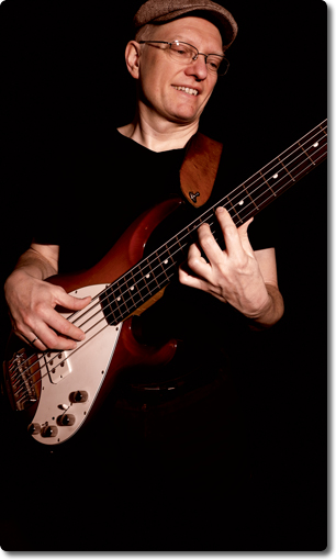 Georg spielt Bass